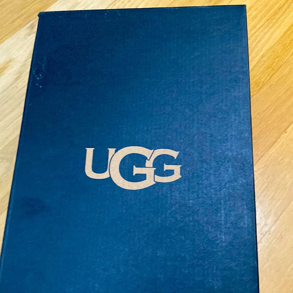 Ugg Slipper/ shoes